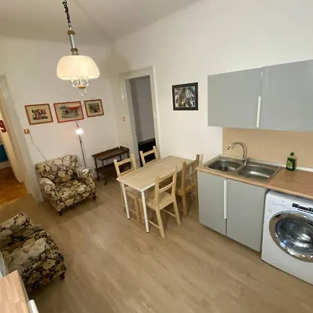 Eastnortheast Wind Apartment